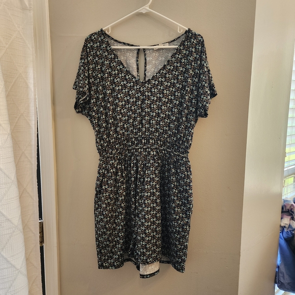 Nine Britton Patterned romper from Stitchfix - Picture 4 of 6